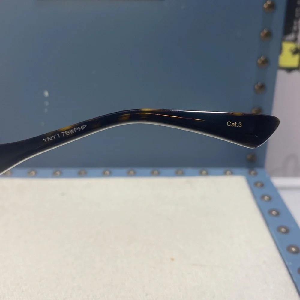 NWT Gucci SUNGLASSES GUCCI WEB GG0825S-002